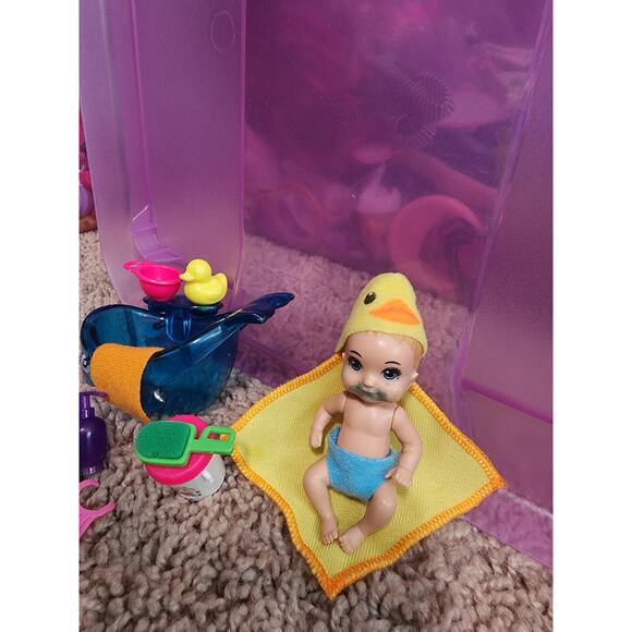 Barbie Skipper Babysitters Inc. Feeding and Bath-Time Playset - Picture 3 of 5